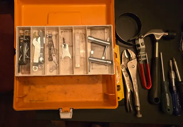 Small toolbox filled with tools. in Tool Storage & Benches in Ottawa - Image 3