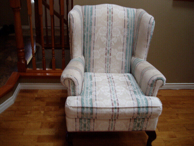 A beautiful chair in Chairs & Recliners in Kitchener / Waterloo