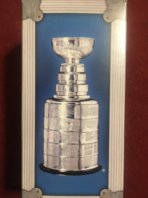 Two Limited Edition Oreo / NHL Stanley Cup drinking glasses dans Art et objets de collection  à Ville de Montréal - Image 4