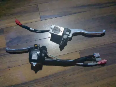 Bon freins presque neuf je les changes parce que je voulais des plus beau freins mais très fiable co...