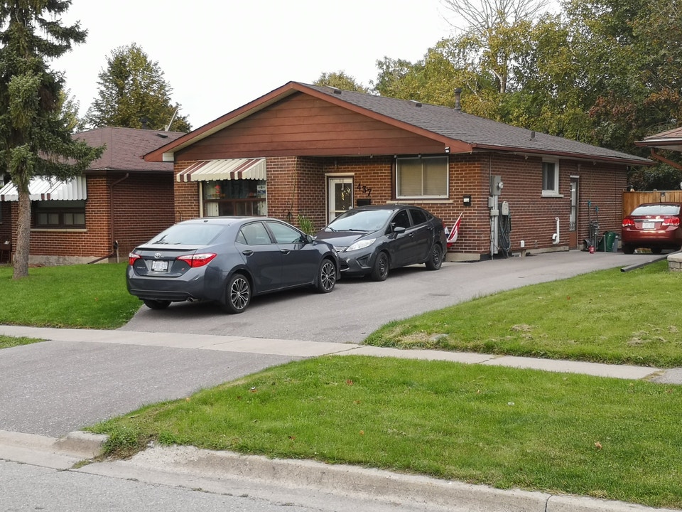 AVAILABLE NOW: Spacious & Clean 2-bdrm near Ritson & Adelaide 2