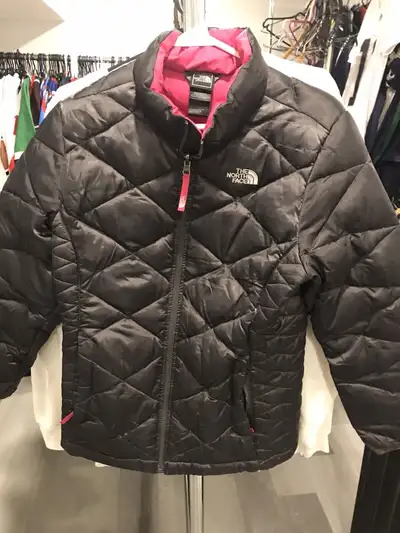 GIRLS NORTH FACE JACKET, View more