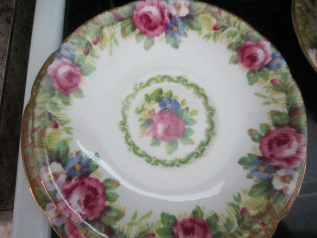 Paragon TAPESTRY ROSE fine bone china in Arts & Collectibles in Cole Harbour - Image 2