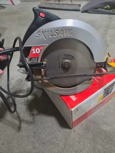 7 1/4 Skil Saw. Old school circular saw. Corded.