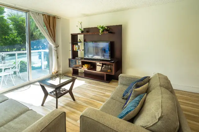 Miami Condo Sunny Isles Beach-Collins Ave Resort Luxury - Book in Florida in Canada - Image 8