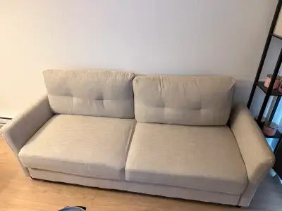 6 months old item…used as new. Very comfy, I am moving and in need of a bigger couch. Purchased it o...