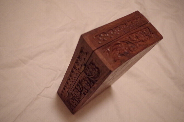 Teak Carved Inlaid Jewelry Box - Hand Carved & Hand Painted in Arts & Collectibles in Winnipeg - Image 4