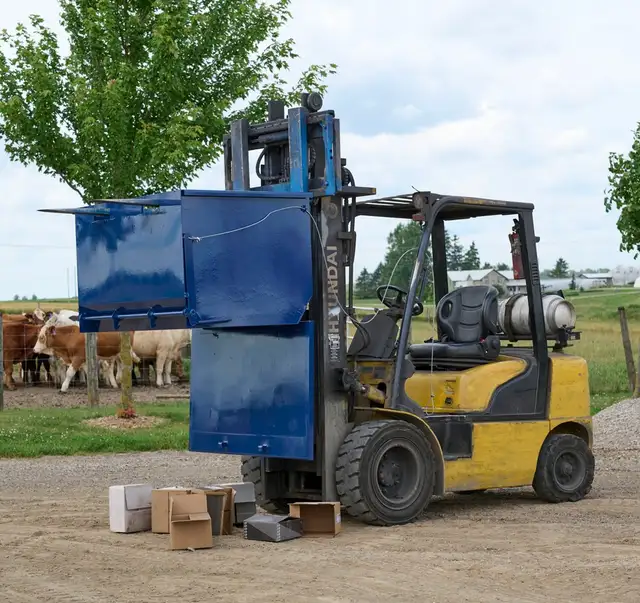 SELF DUMPING HOPPERS IN STOCK. LOWEST PRICING AND FAST DELIVERY. in Other in Oakville / Halton Region - Image 10