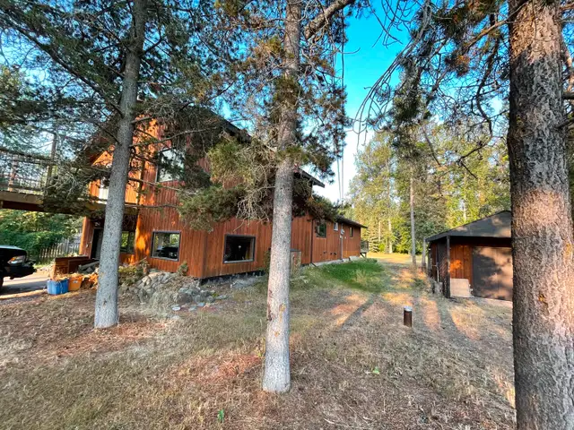4 bed, 2 bath room House for sale in Smithers in Houses for Sale in Smithers - Image 4