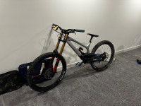 2022 YT Tues Pro Race Titan Downhill Bike-Like New
