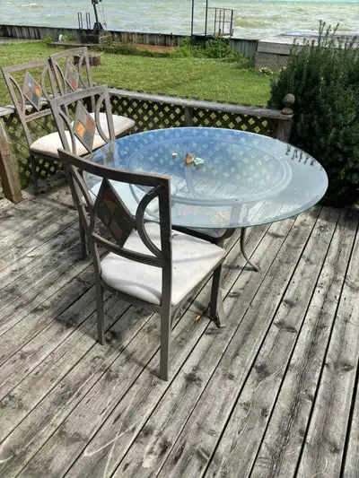 Was used as a dinner table. Has 4 chairs that go with it. Chairs will need to be reupholstered. 70$...