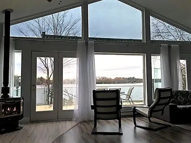 Family Vacation at a Lakeside Cottage in Ontario in Canada - Image 2