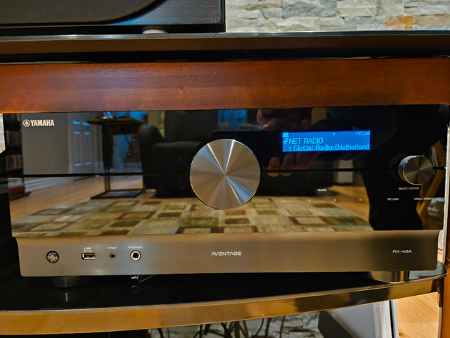 Yamaha Aventage RX-A8A A/V receiver mint dans Chaînes stéréo  à Ville de Québec