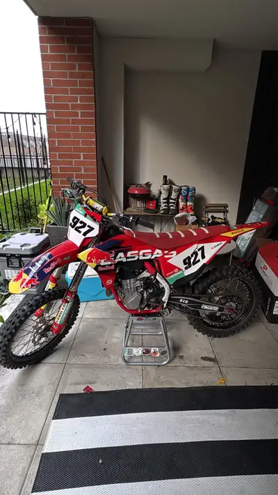 2022, 45 hrs roughly, ownership in hand, never raced, Price is negotiable but low ballers will be ig...