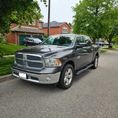 3 litre eco diesel, leather heated seats, navigation, climate control, remote start, spray in liner,...