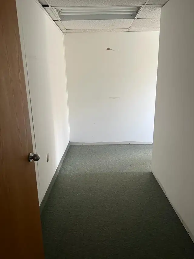 Unit For Rent in Commercial & Office Space for Rent in Oshawa / Durham Region - Image 4