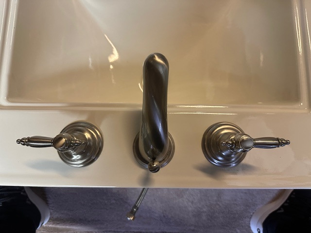 Memoirs Pedestal Sink (Biscuit) and Faucet (Brushed Nickel) dans Plomberie, éviers, toilettes et bains  à Région d’Oshawa/Durham - Image 2