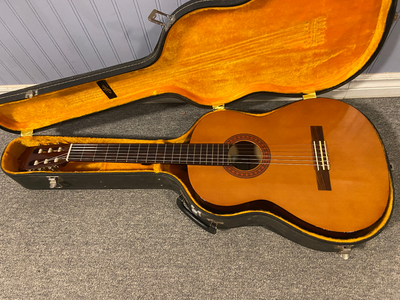 Yamaha C-40 Classical Guitar, View more