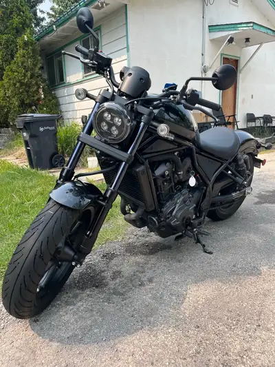 Selling my 2021 Honda rebel CMX, all black, everything stock, oil changes all done by West side powe...