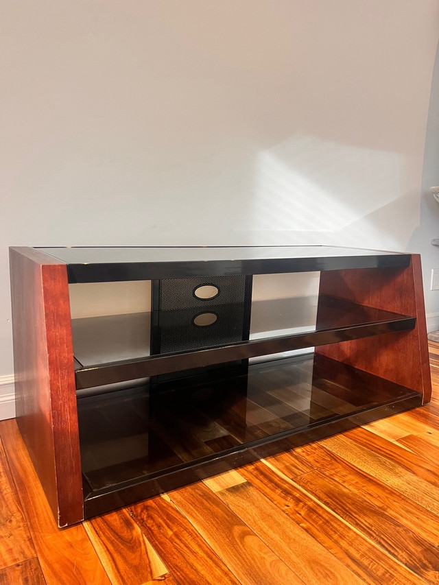 TV Stand / Entertainment Console in TV Tables & Entertainment Units in Winnipeg - Image 3