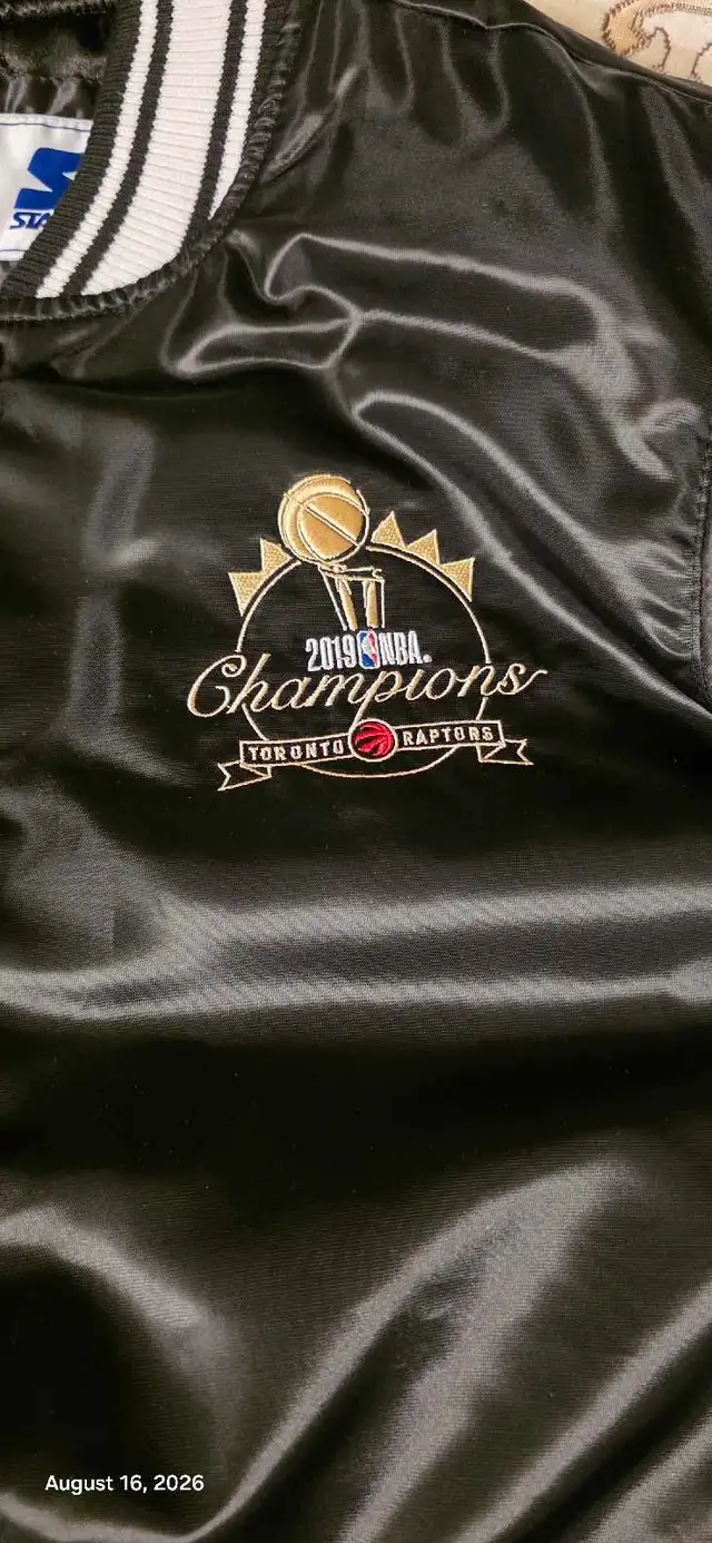 Starter Toronto Raptors 2019 NBA Champions Jacket in Men's in Markham / York Region - Image 5