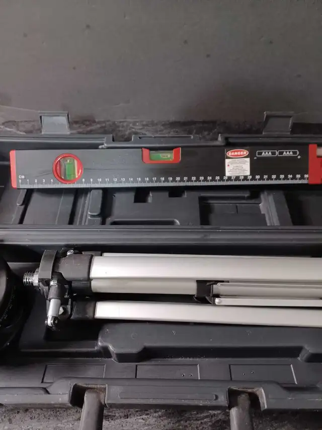 Jobmate Laser Level With Tripod in Power Tools in Barrie - Image 3