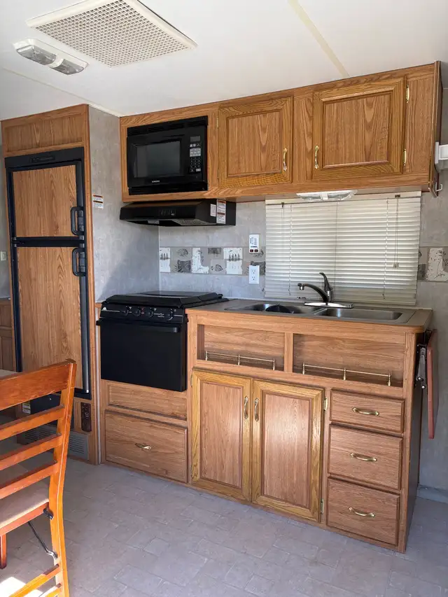 2005 Fleetwood Pioneer Travel Trailer in Travel Trailers & Campers in Cranbrook - Image 11