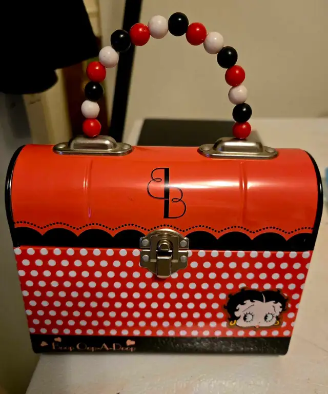 Betty Boop Metal Tin Purse in Arts & Collectibles in Markham / York Region - Image 6