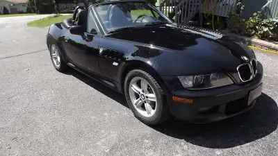 2000 BMW Z3 2.5l engine, black on black , good condition, no rust, Quebec car I know the people I bo...