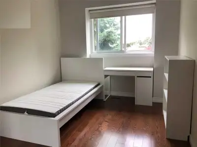 Furnished room on the 2nd floor near Finch/404 Private furnished bedroom on the 2nd floor of a large...