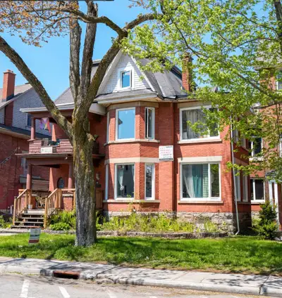 *NEW* 2 BDR - PENTHOUSE SUITE- GLEBE AVENUE -CARLETON-OCT 1ST