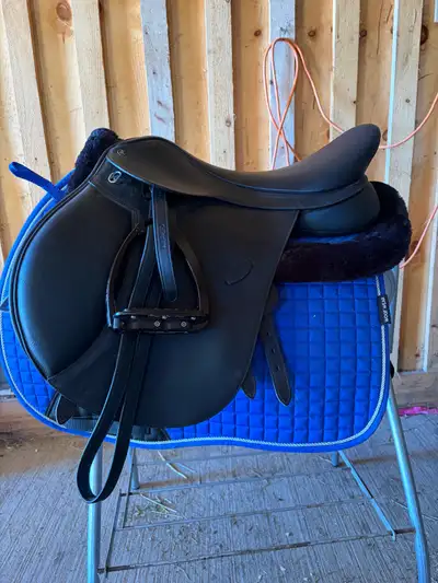 English saddle and stock saddle, View more
