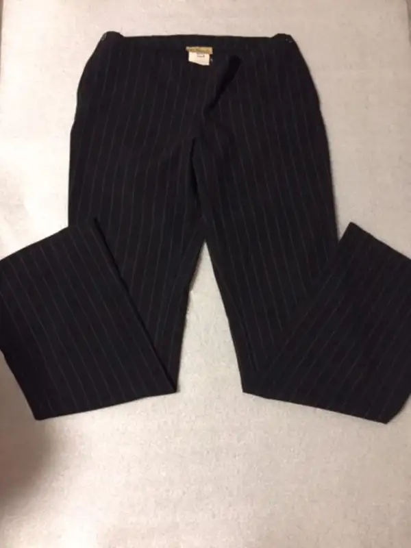 2x Thyme Red Maternity Knit Sweater & Tummi office Pants Size S in Women's - Maternity in Markham / York Region - Image 7