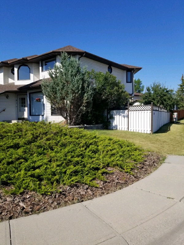 Large Executive house in Woodbine with an oversized double attac Long