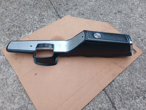 PONTIAC / IMPALA 64 PONTIAC ROCKER PANEL TRIM in Auto Body Parts in Hamilton