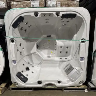 Relax in Luxury with the London SE Hot Tub – Your Ultimate Spa Experience Awaits! Transform your bac...