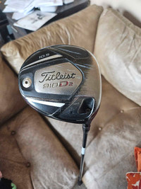 Titleist 910 D2 10.5 degree driver. Regular shaft