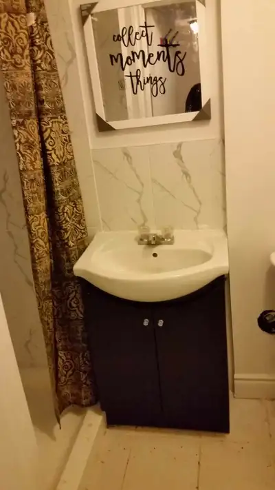 Small furnished private room for MALE,  WILLIAMS PARKWAY &TORBRA