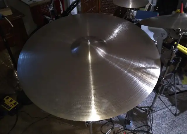 Modified Zildjian 22 inch ride cymbal in Drums & Percussion in Oakville / Halton Region - Image 3