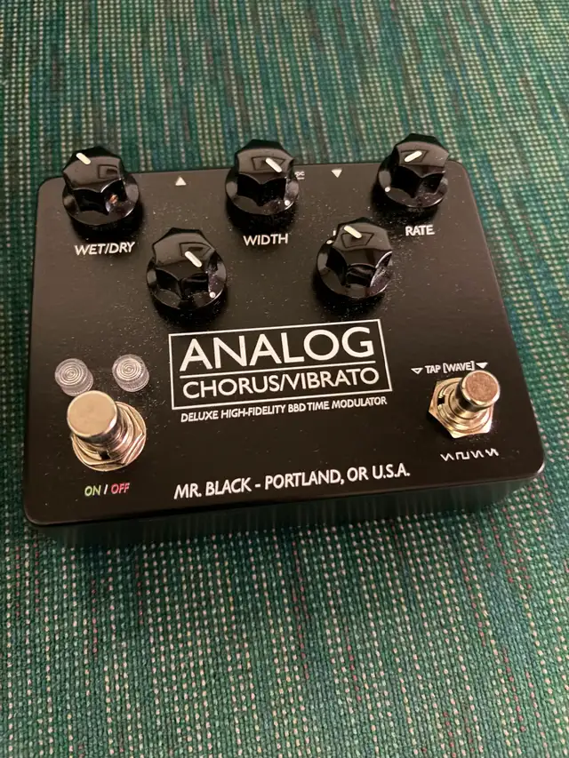 Mr. Black Analog Chorus/Vibrato Deluxe in Amps & Pedals in City of Toronto - Image 5