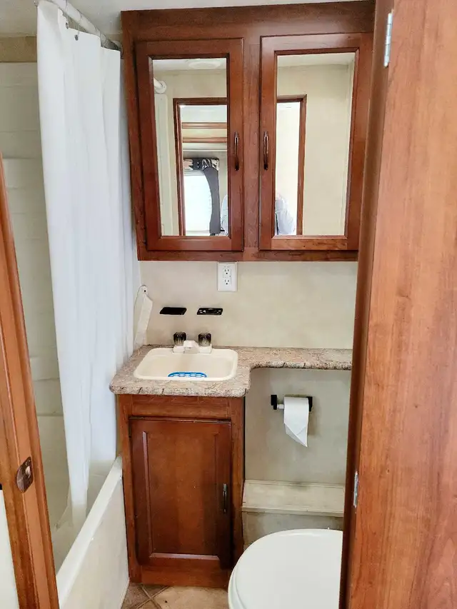 Rare find!! wheelchair accessible trailer in Travel Trailers & Campers in Terrace - Image 9