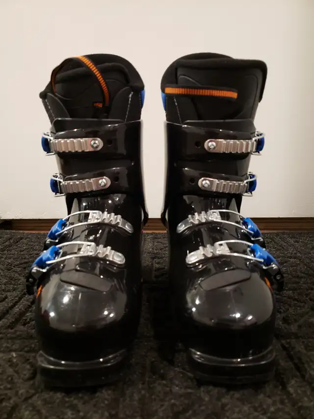 Kids ski boots for sale in Ski in Calgary - Image 2