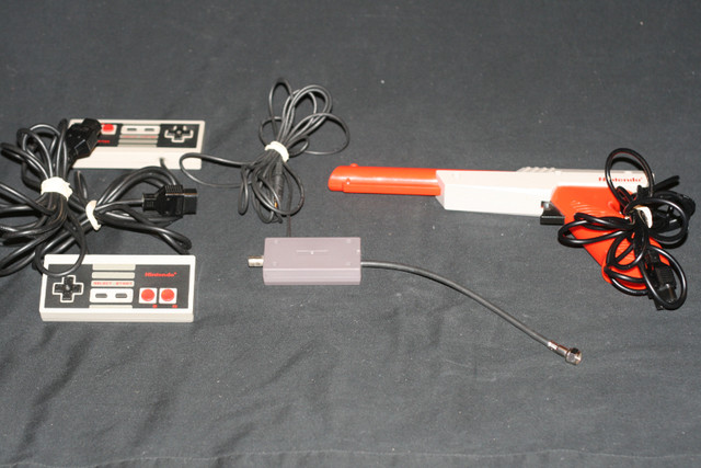 NES NINTENDO ENTERTAINMENT SYSTEM CONSOLE, CONTROLLERS, ZAPPER in Older Generation in Red Deer - Image 3