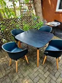 Patio table, 4 chairs and cushions 