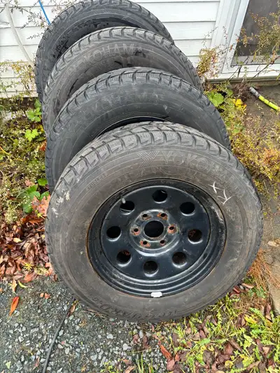 4 near new 275/60/18 tires Yokohama On 6 bolt GM wheels $600 firm 902-210-8124
