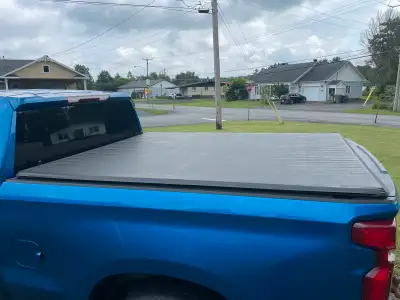 Toile de pickup pour boite 5’ 7". Était sur un Ram 1500 boîte courte