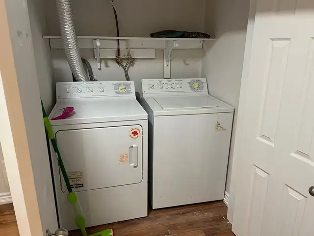 Basement shared room for females Ajax Durham in Room Rentals & Roommates in Oshawa / Durham Region - Image 11