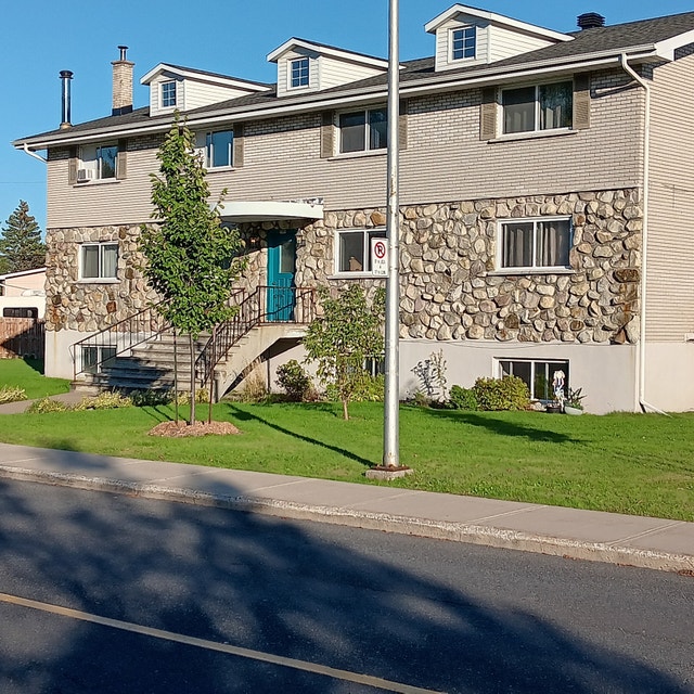 5 1/2 à louer St-Hubert très bel environnement, rénové — photo 2