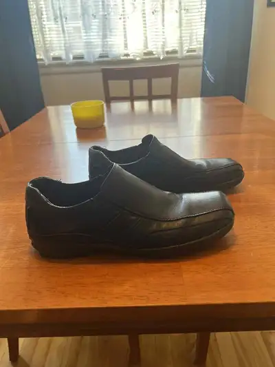 MEN'S BLACK LEATHER SHOES - SIZE 9, View more