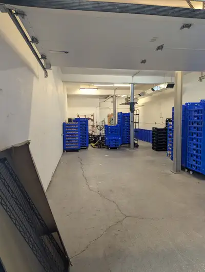 1,200 sq. ft. commercial warehouse space available immediately! Located in a quiet, well-maintained...